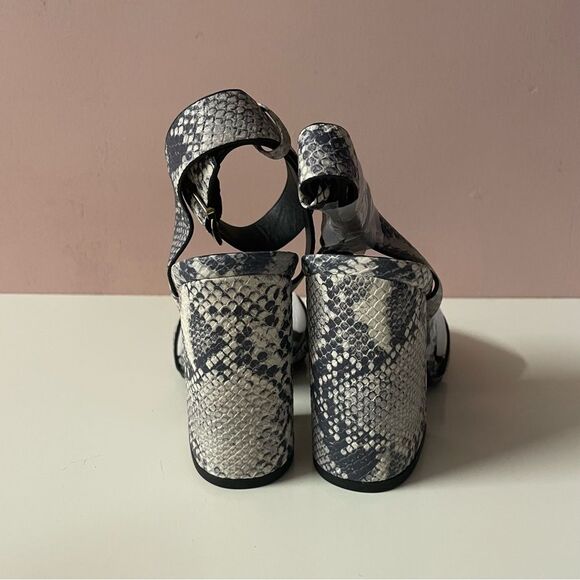 Qupid NIB Gray/Cream Snakeskin Faux Leather Peep Toe Ankle Strap Block Heel Sz 6 - Picture 8 of 8